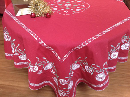 French Chrismas tablecloth with reversible design in red and ecru tones